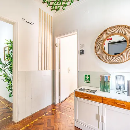 Goa Square By Lisbon With Sintra - Shared Bathrooms * 阿马多拉