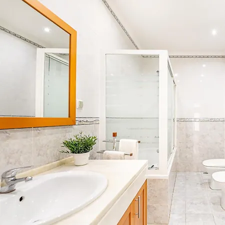 Goa Square By Lisbon With Sintra - Shared Bathrooms 阿马多拉