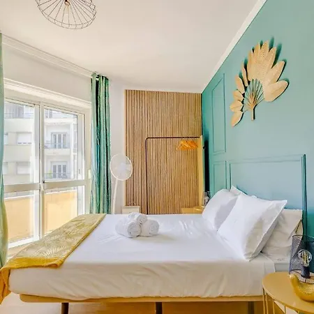 Goa Square By Lisbon With Sintra - Shared Bathrooms 招待所 阿马多拉