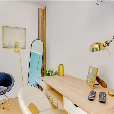 Goa Square By Lisbon With Sintra - Shared Bathrooms * 阿马多拉