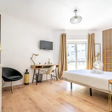 Goa Square By Lisbon With Sintra - Shared Bathrooms * 阿马多拉