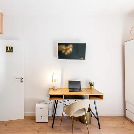 Goa Square By Lisbon With Sintra - Shared Bathrooms *