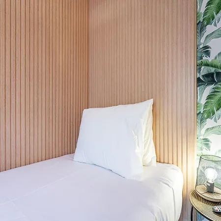 Goa Square By Lisbon With Sintra - Shared Bathrooms * 阿马多拉
